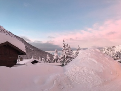 la station de Montgenèvre en hiver avec la centrale de réservation